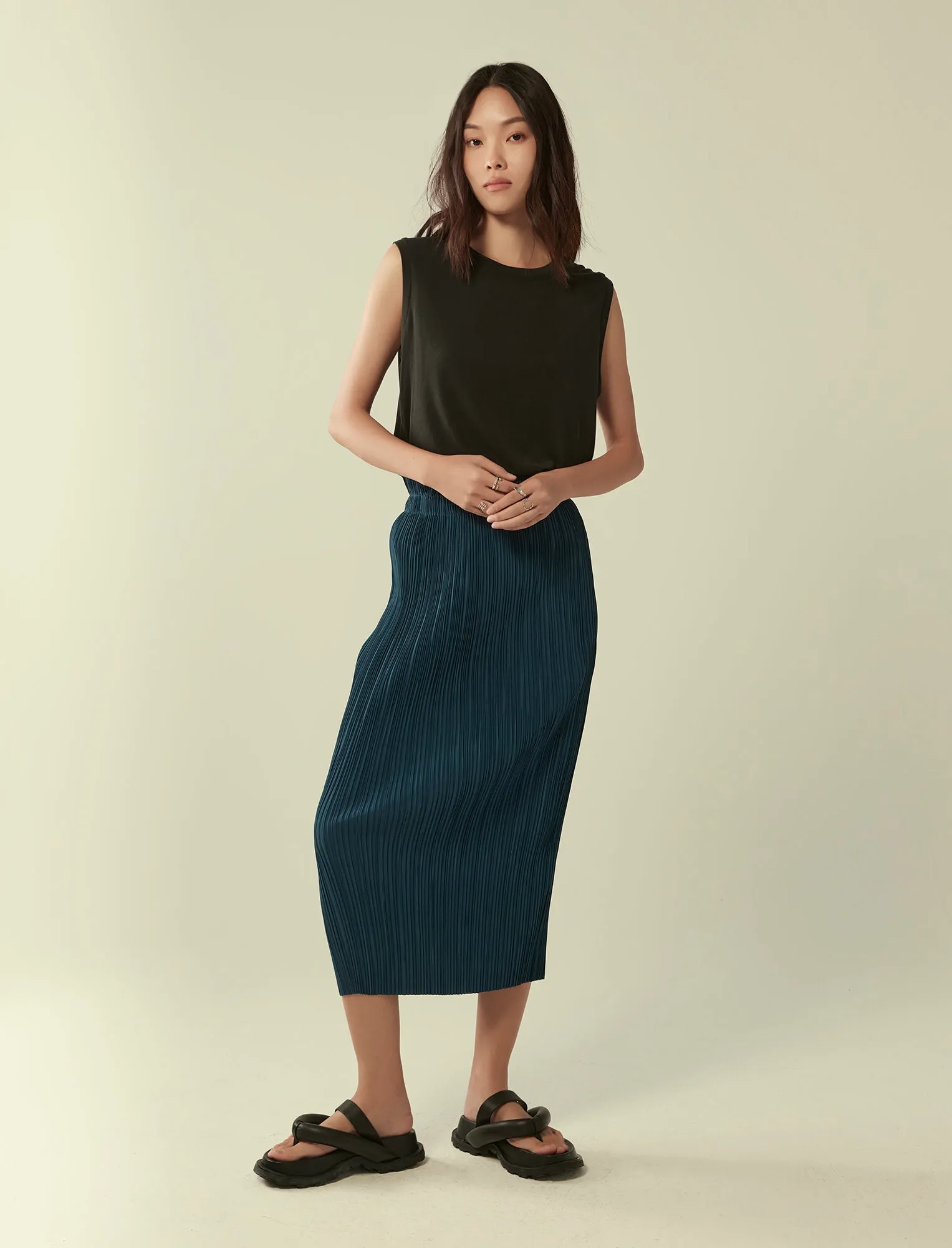 pleated midi skirt