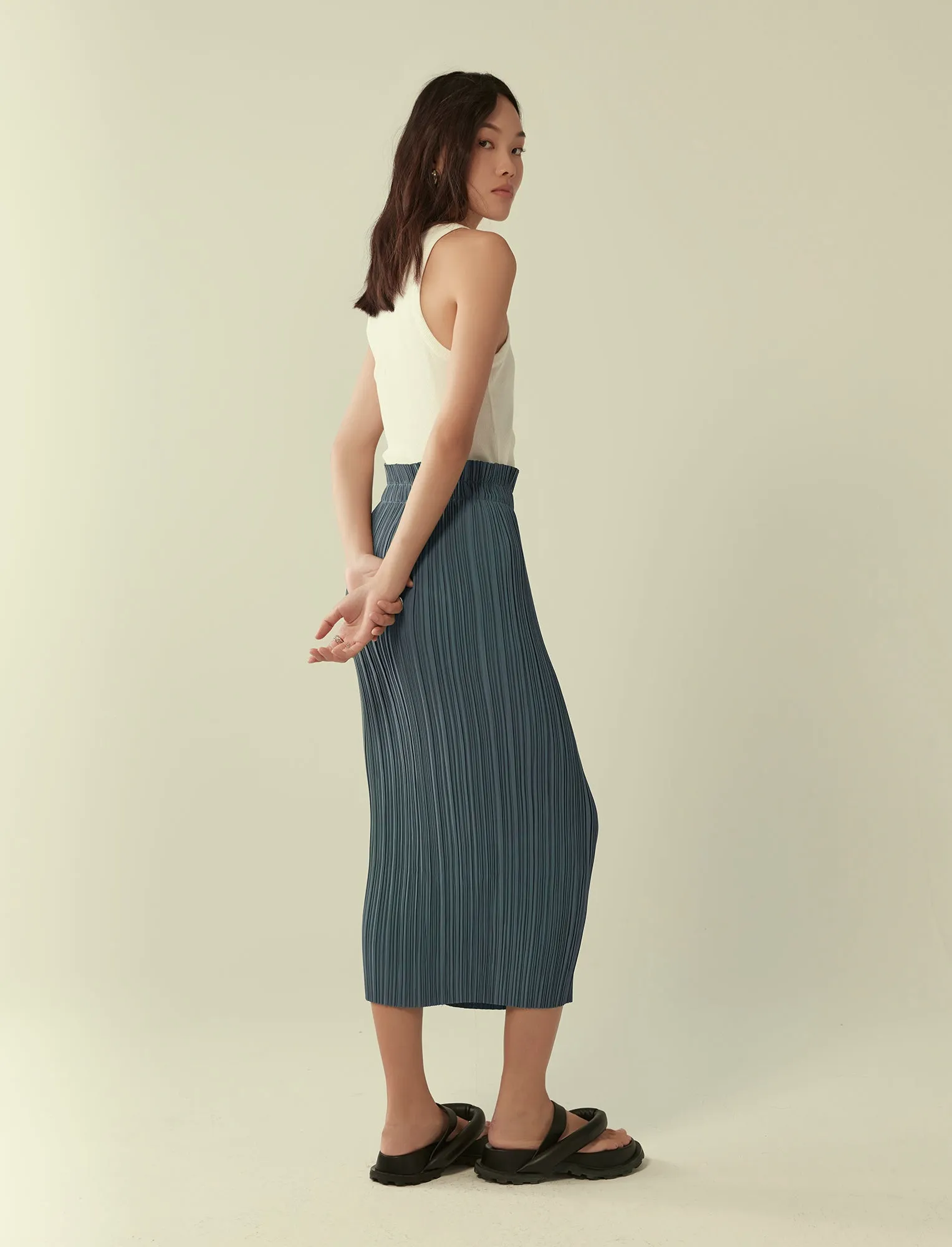 pleated midi skirt