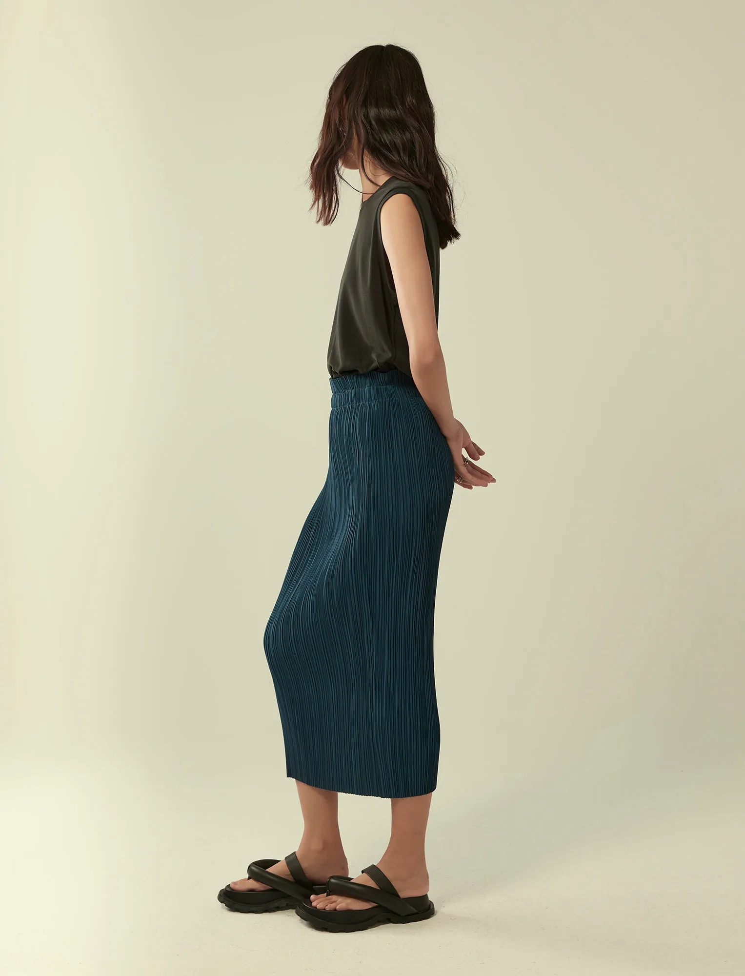 pleated midi skirt