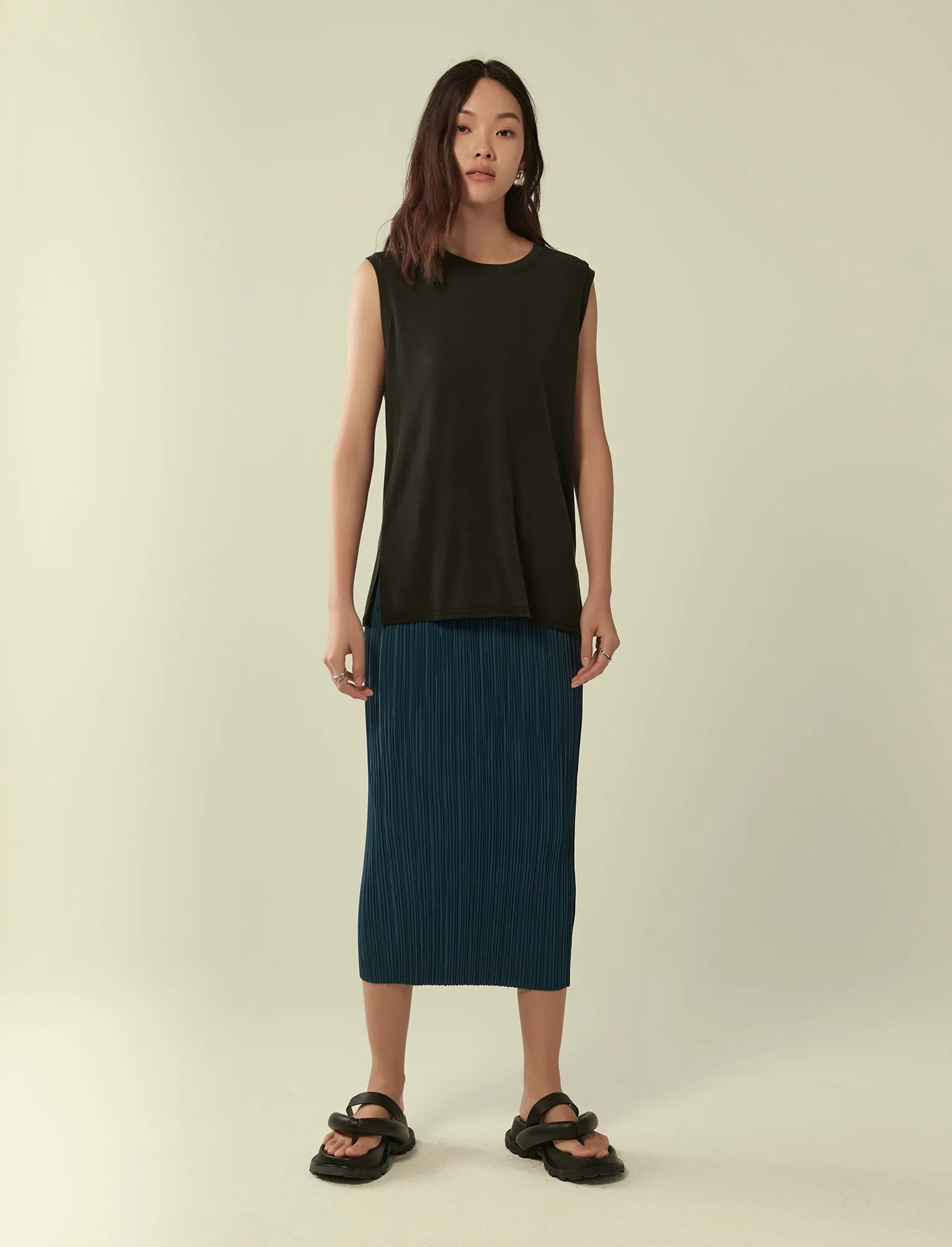 pleated midi skirt