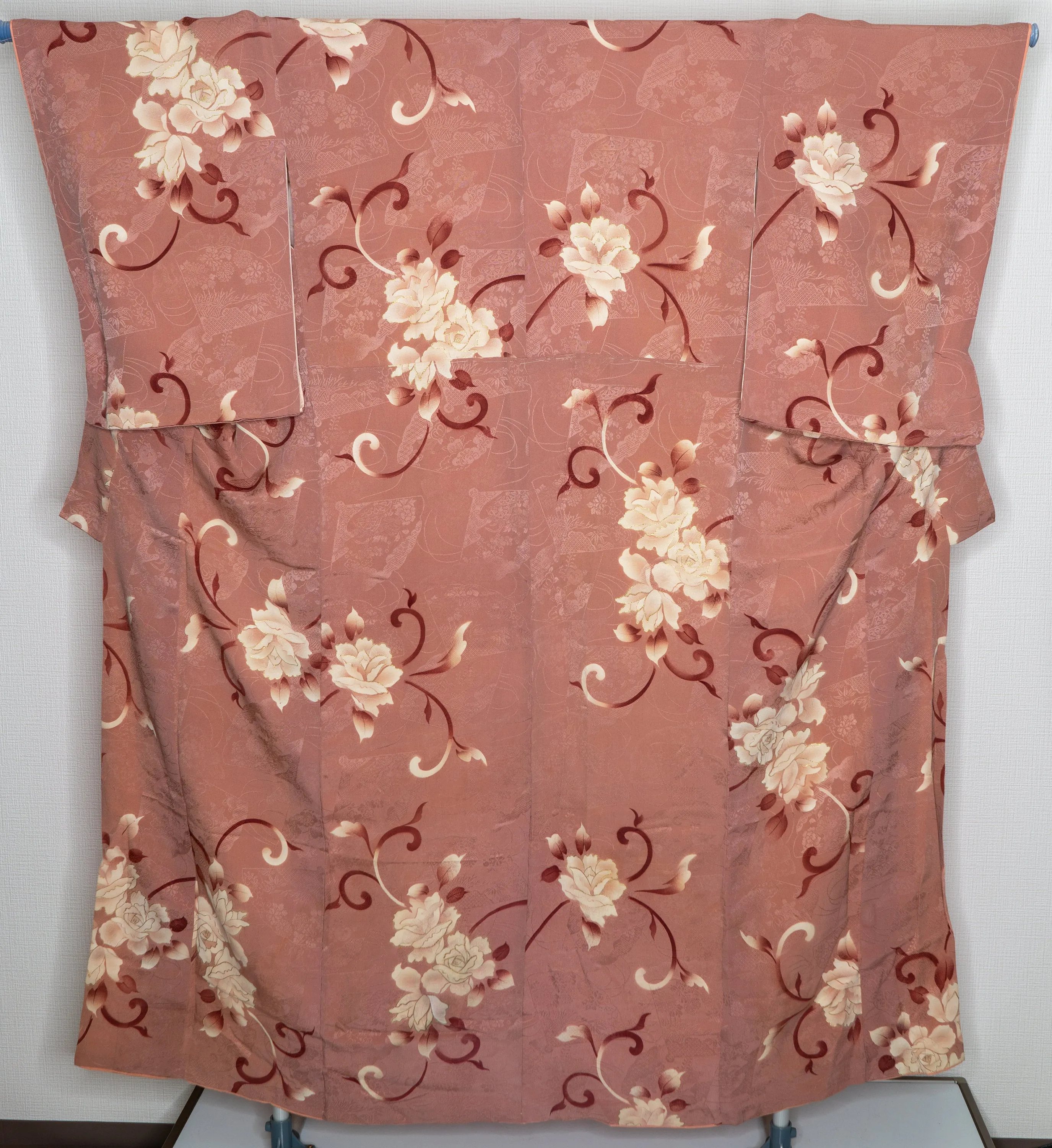 Vintage Floral 1960s Silk Japanese Kimono - Unused Pink Robe with White Flowers Retro Style